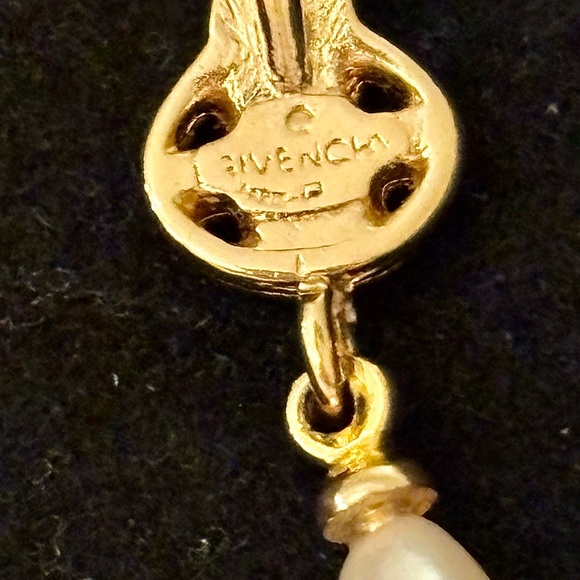 Givenchy Necklace with Pearl Drop on Rope Chain - Picture 4 of 9